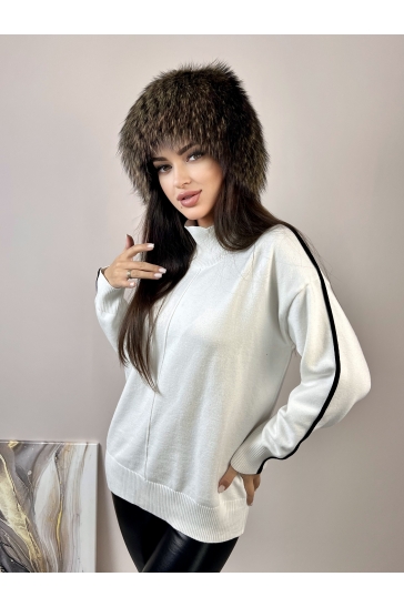 Меховая шапка женская из енота